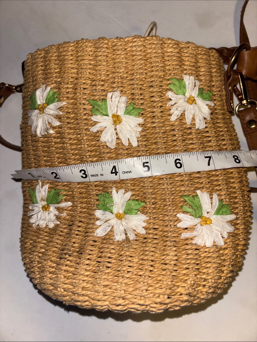 TAN STRAW BAG WITH GREEN AND WHITE FLOWER DESIGN BROWN FAUX LEATHER HANDLES - Picture 11 of 15